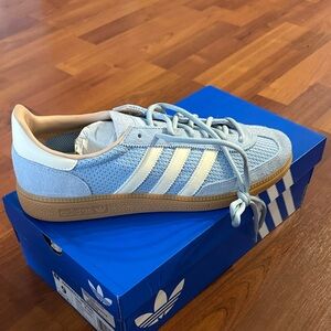 NWB adidas Handball Spezial Light Blue & White Classic Sneakers with Gum Sole